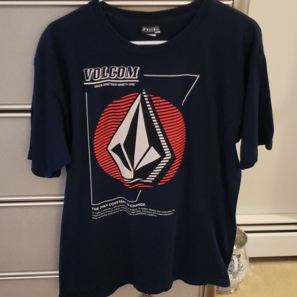 VOLCOM T-shirt